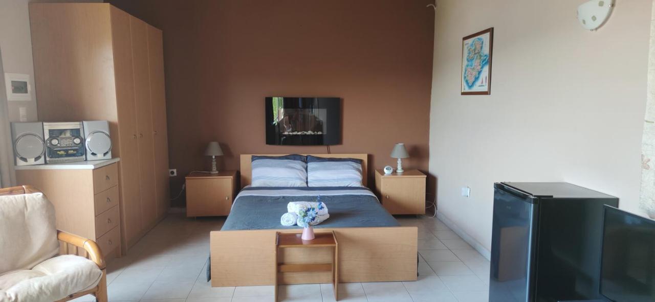 Penthouse Studio Next To The Sea ซาลามีส ภายนอก รูปภาพ